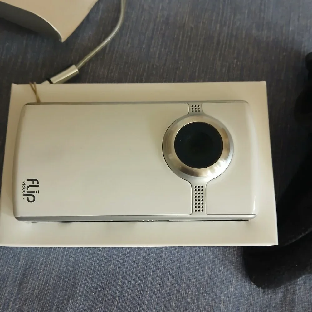 Ultra Flip Video White & Silver 4 GB Memory records 120 min